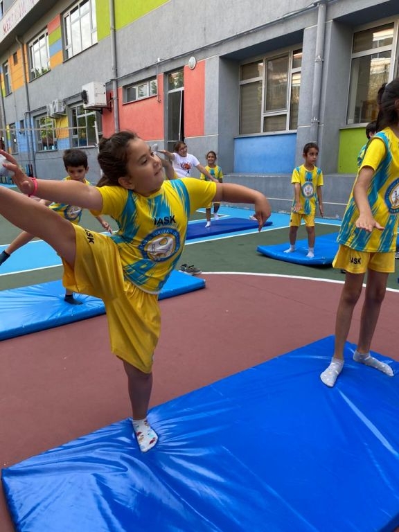 Mektebim Tekirdağ Kampüsü öğrencileri Yaz Spor Okulu'nda atletizm yapıyor