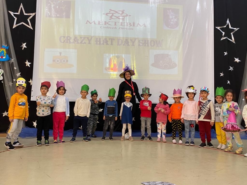 Mektebim College Crazy Hat Day Showw with kindergarten crazy kids