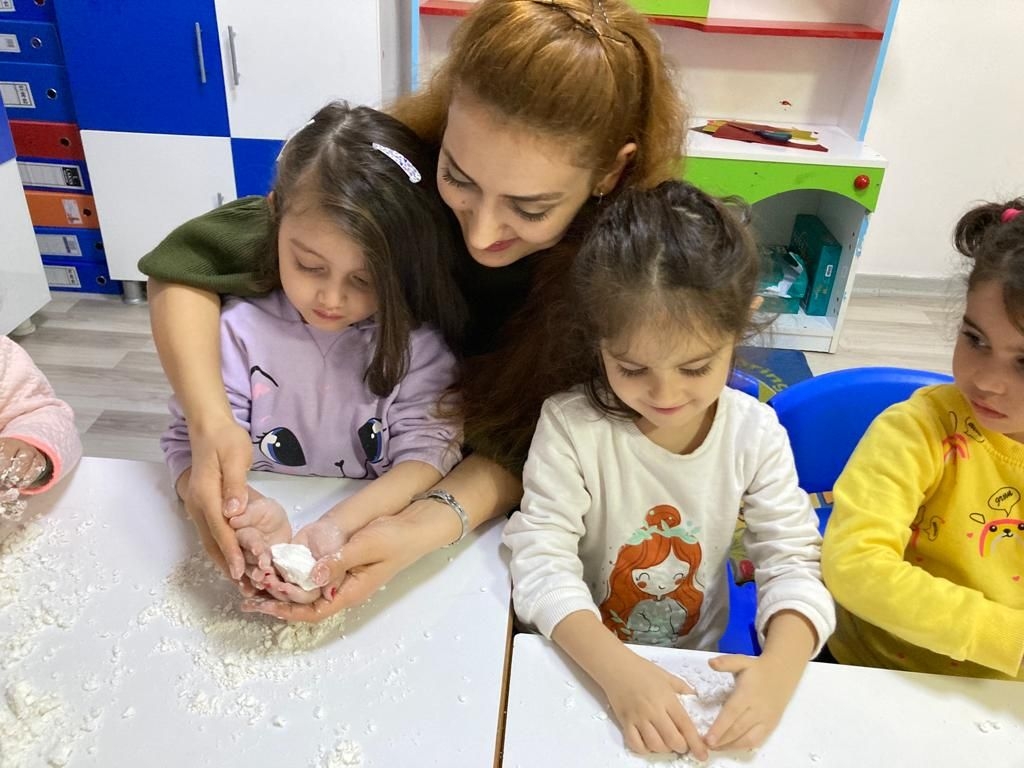 Yaparak öğrenmeye devam ediyoruz. Bugünkü deneyimiz 'Kar' yapmak.