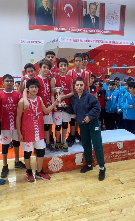 Yıldız Erkek Voleybol Takımımız