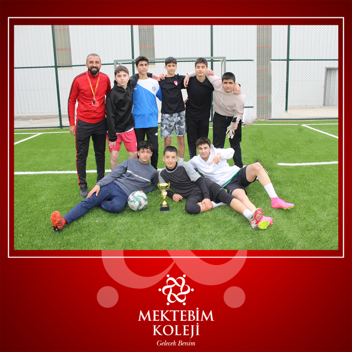 Mektebim Koleji Fen Lisesi Futbol turnuvasının final maçında kazanan takım 10/FEN-A-10/FEN-C sınıfı öğrencilerimiz oldu. 