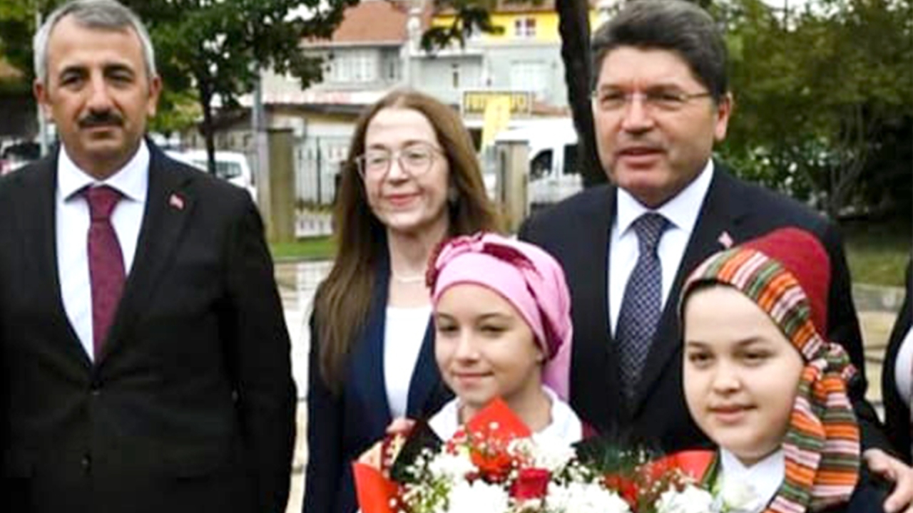 Öğrencilerimizden Anlamlı Karşılama: Adalet Bakanı Yılmaz Tunç Edirne’de  